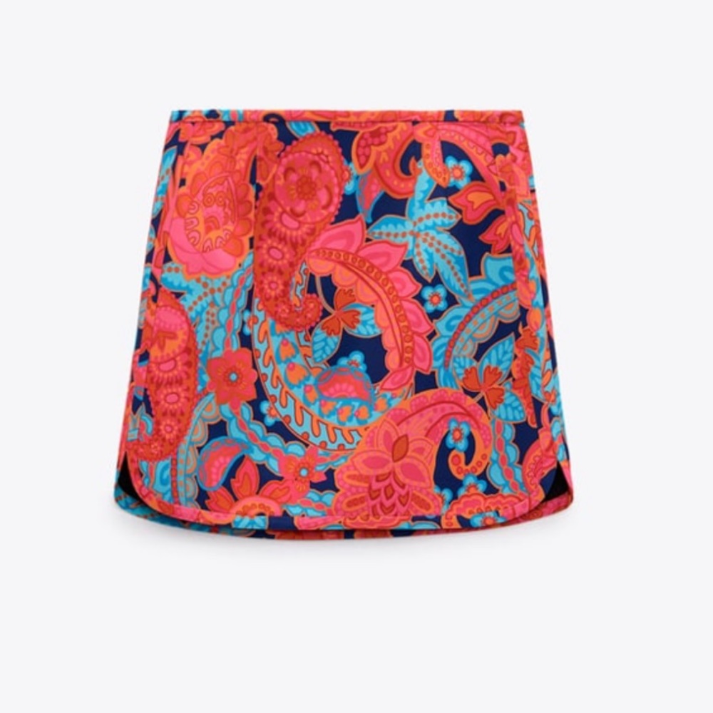 Zara || Short Printed Skirt - Picture 6 of 11